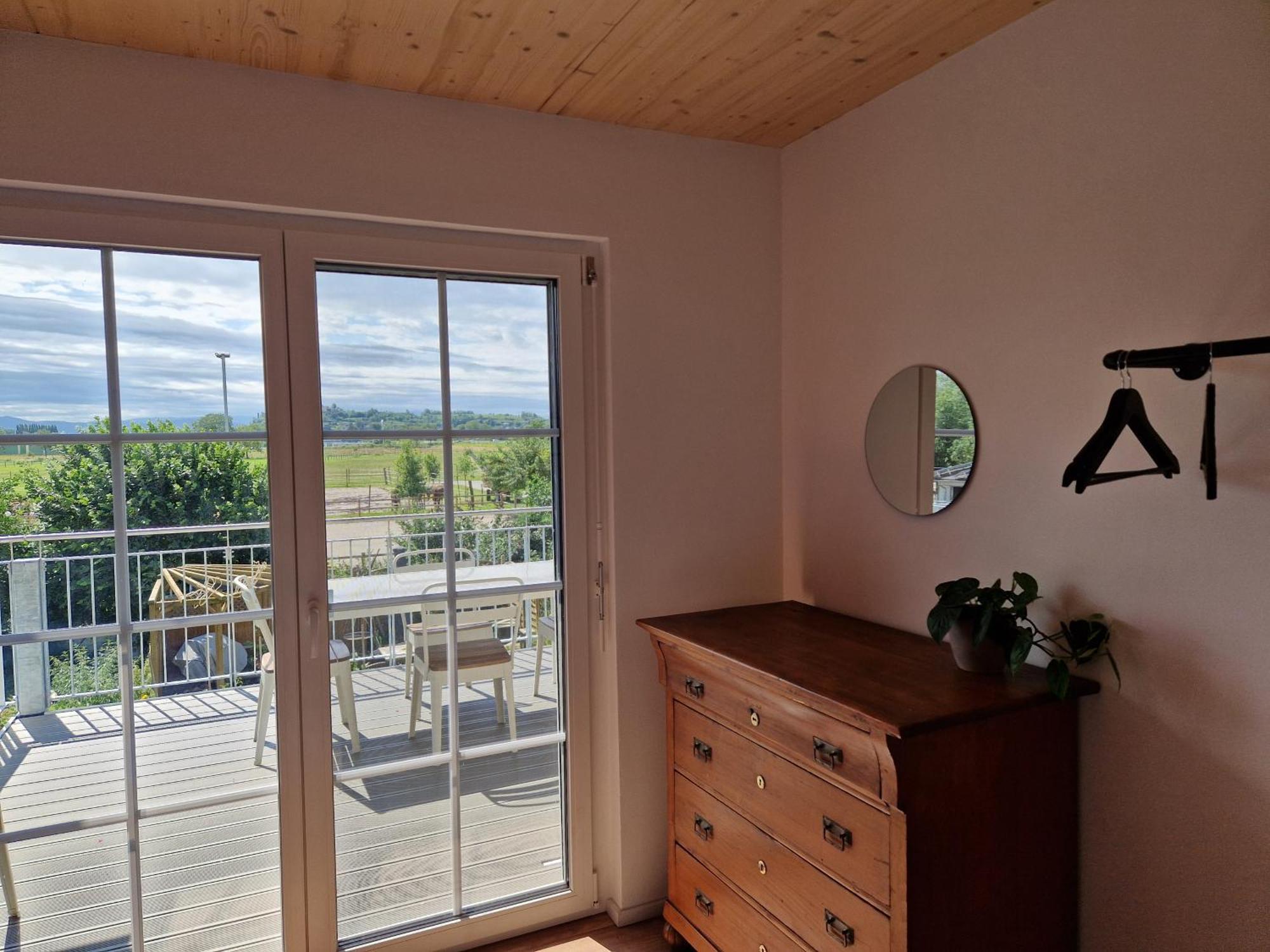 Apartment Fewo1 Neuwertige, Grosse 110qm Ueber Zwei Etagen Mit Balkon Im Aussenbereich Riegel