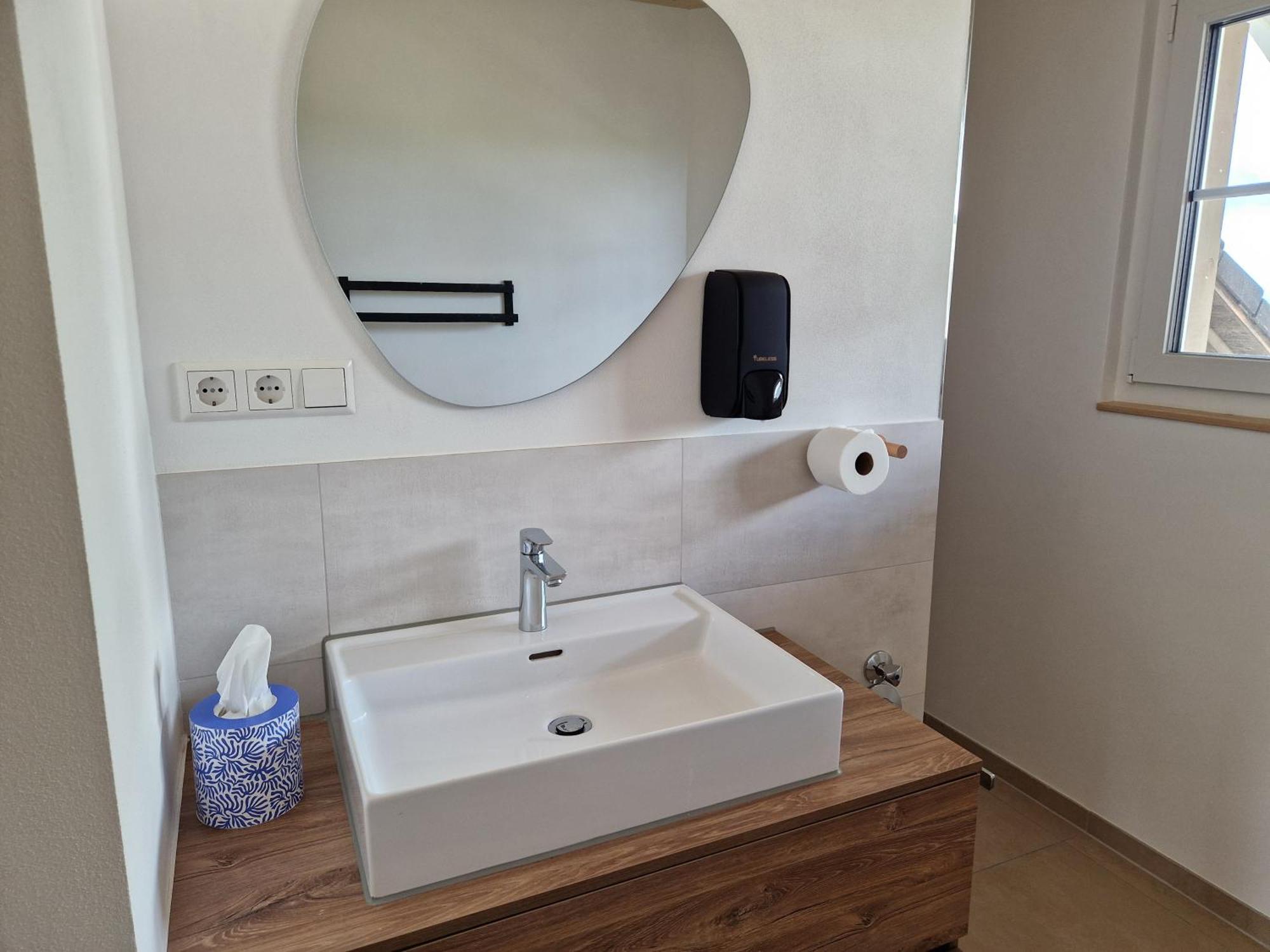 Fewo1 Neuwertige, Grosse 110qm Ueber Zwei Etagen Mit Balkon Im Aussenbereich * Riegel